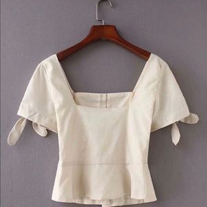 Fitted ivory crop top